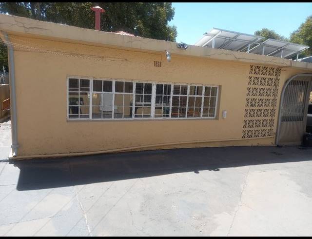 3 BEDROOM HOUSE FOR SALE IN BEZUIDENHOUT VALLEY